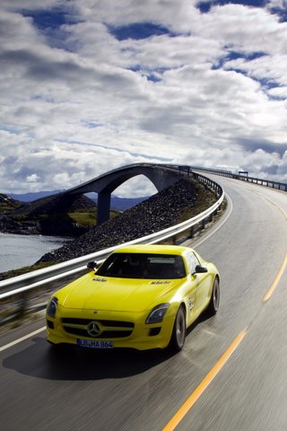 2010_SLS-AMG_iPhone_wall-03