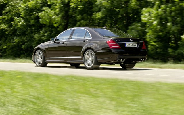 2011_S-Class_S63AMG_08