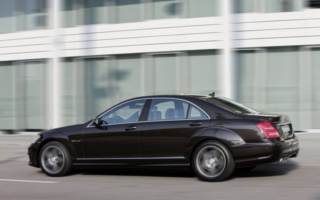 2011_S-Class_S63AMG_12