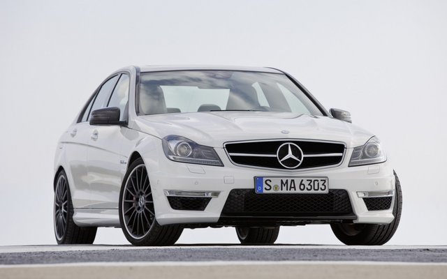 2011_C63AMG_04