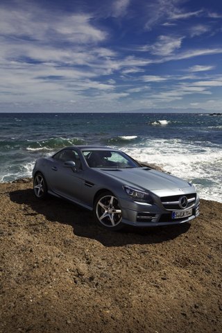 R172_SLK350_iPhone_1