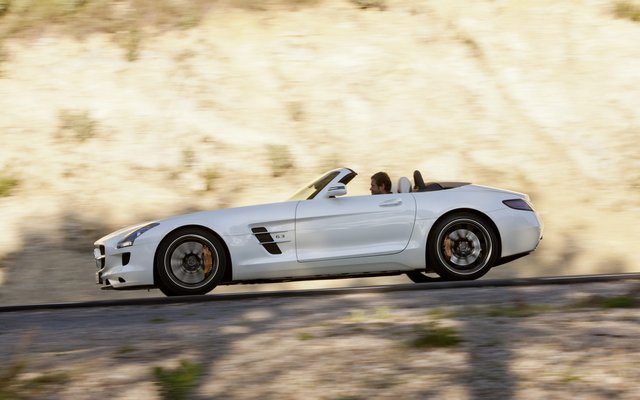 2011_SLS-AMG-Roadster_028