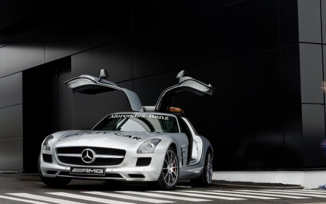 2010 F1 Safety Car SLS AMG 03